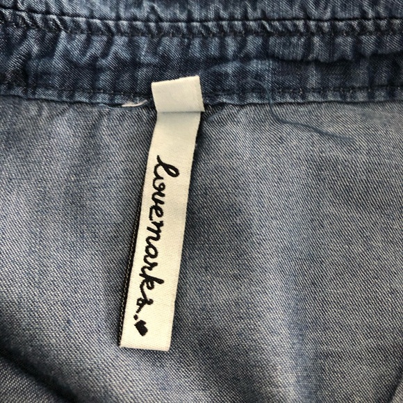 EUC Set of 2 Women’s Button-Up Shirts: 1 Floral and 1 Denim Short-Sleeve - Picture 5 of 16